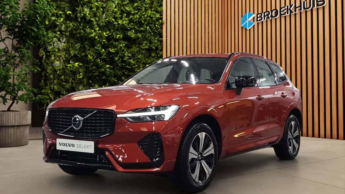 Volvo XC60 (2025) — foto 1