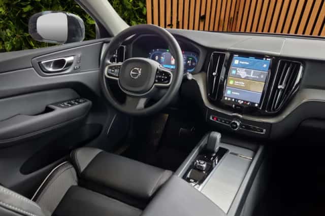 Volvo XC60 (2025) thumbnail 3