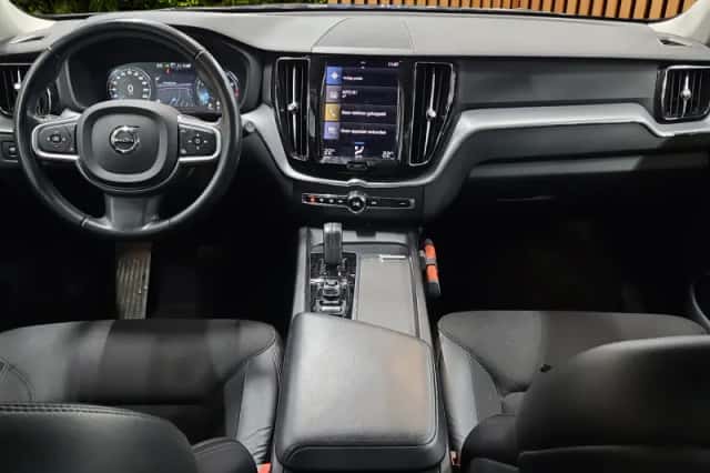 Volvo XC60 (2021) thumbnail 4