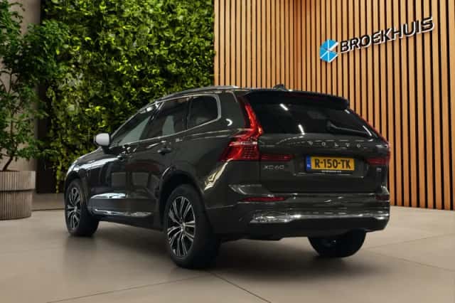Volvo XC60 (2022) thumbnail 2