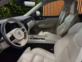 Volvo XC60 (2022) thumbnail 4