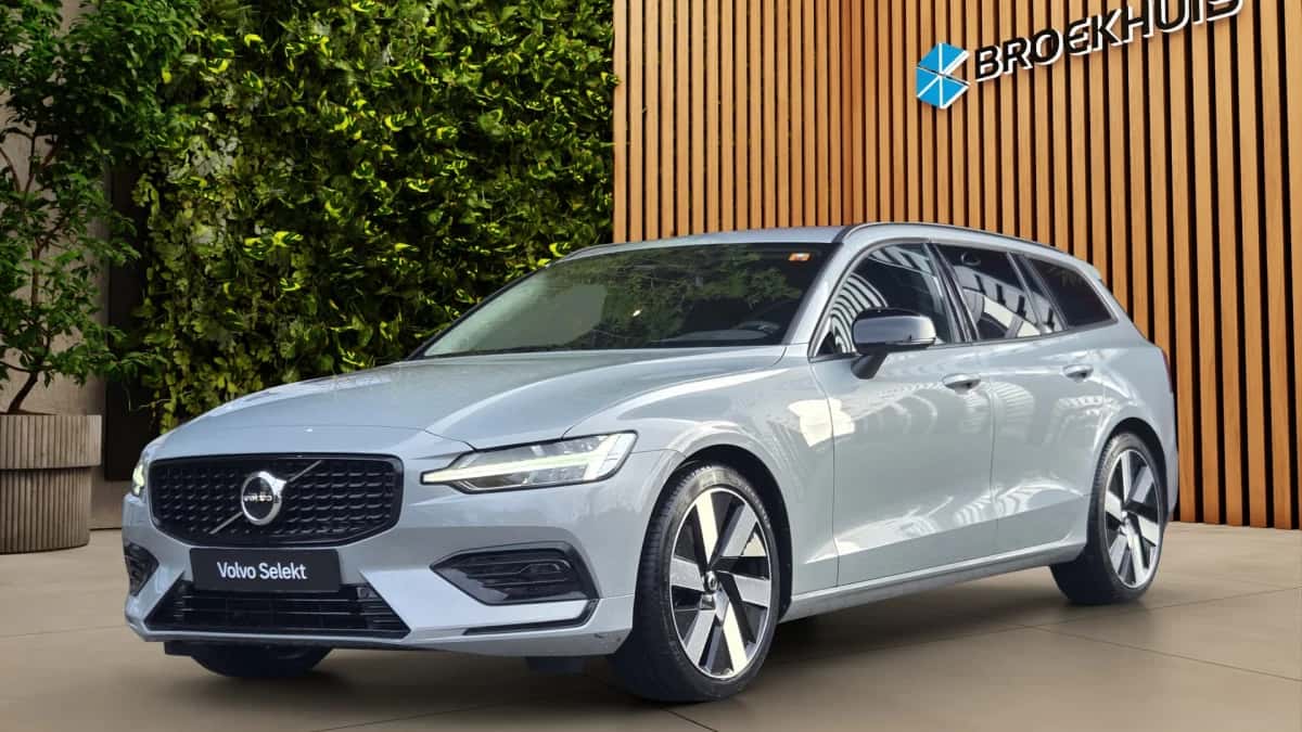Volvo V60 (2023) — foto 1