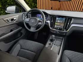 Volvo V60 (2023) thumbnail 3