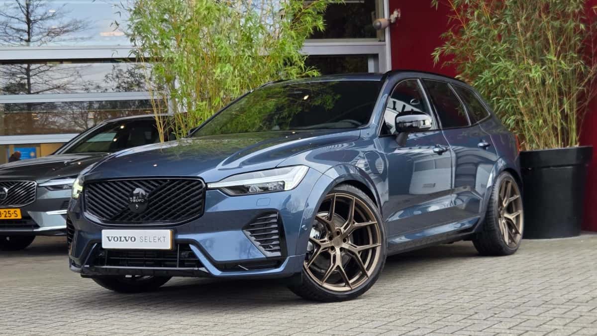 Volvo XC60 (2025) — foto 1