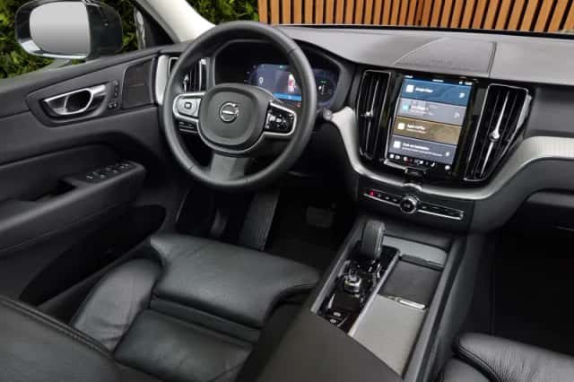 Volvo XC60 (2024) thumbnail 3