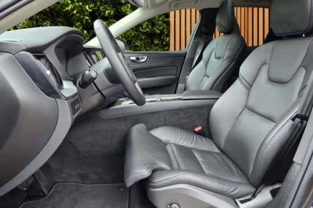 Volvo XC60 (2024) thumbnail 5