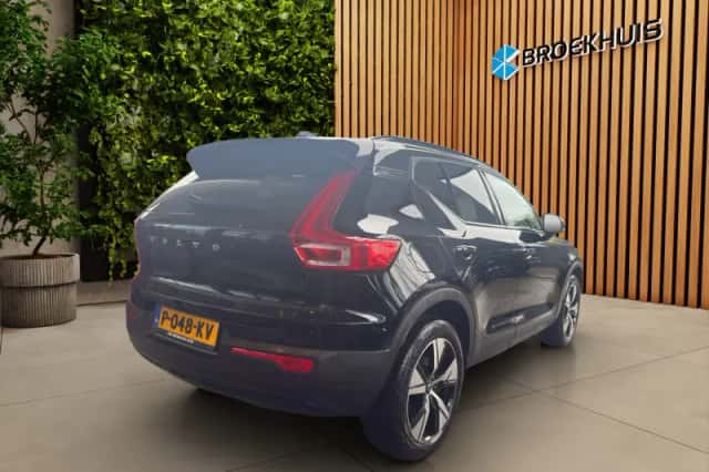 Volvo XC40 (2022) thumbnail 2