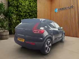 Volvo XC40 (2022) thumbnail 2