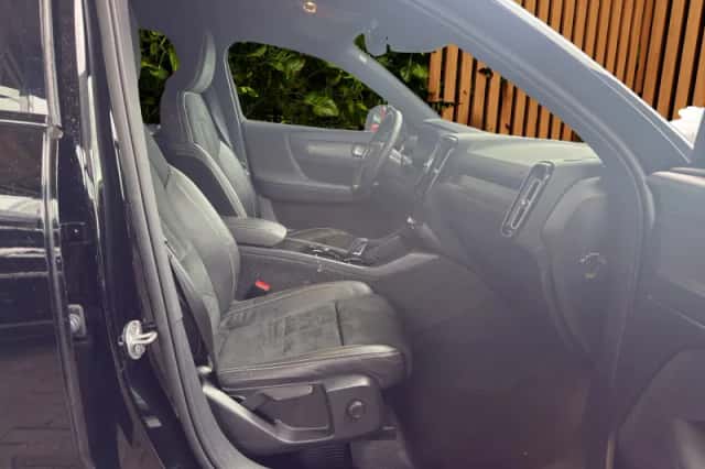 Volvo XC40 (2022) thumbnail 3