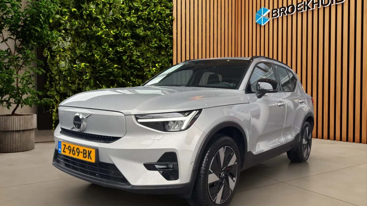 Volvo EX40 (2024) — foto 1