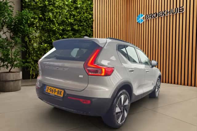 Volvo EX40 (2024) thumbnail 2