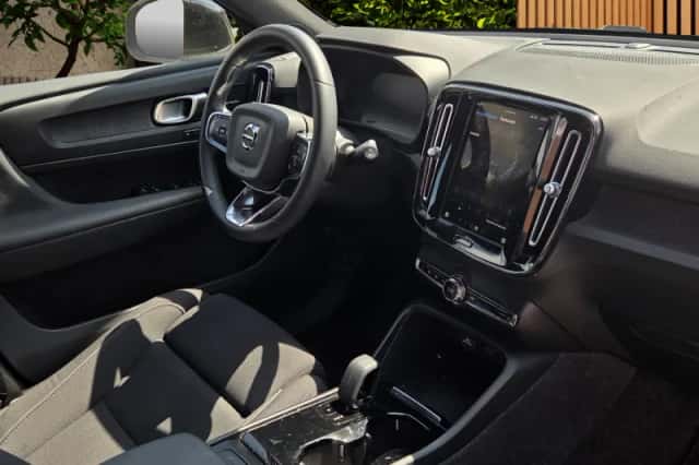 Volvo EX40 (2024) thumbnail 3