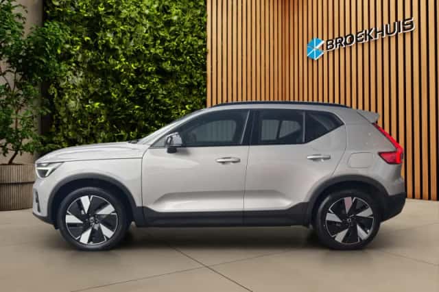 Volvo EX40 (2024) thumbnail 3