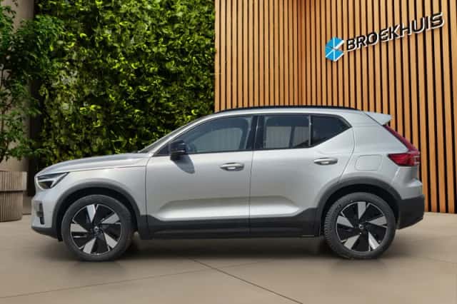 Volvo EX40 (2024) thumbnail 4