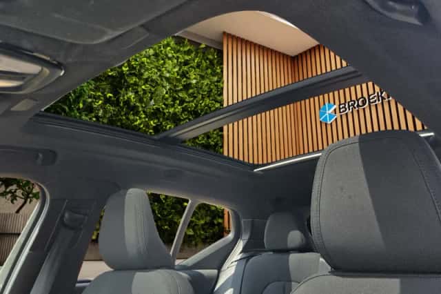 Volvo EX40 (2024) thumbnail 6
