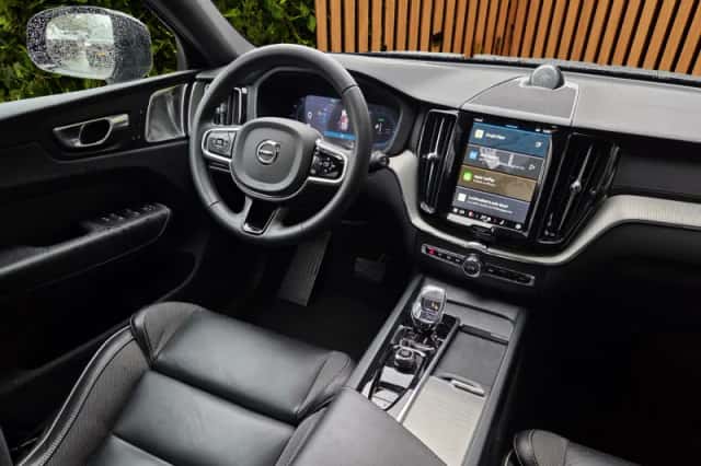 Volvo XC60 (2024) thumbnail 3