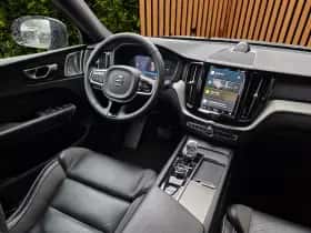 Volvo XC60 (2024) thumbnail 3