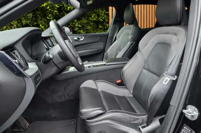 Volvo XC60 (2024) thumbnail 5