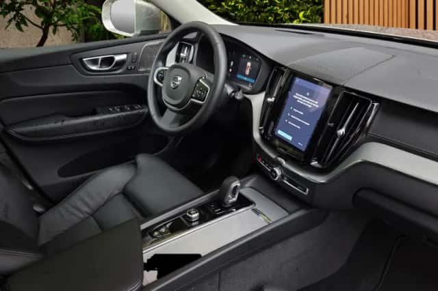 Volvo XC60 (2025) thumbnail 3