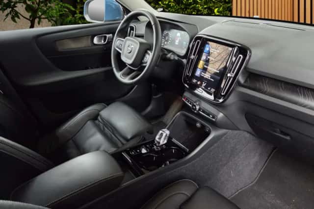 Volvo XC40 (2023) thumbnail 3