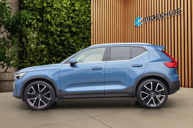 Volvo XC40 (2023) thumbnail 4