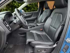 Volvo XC40 (2023) thumbnail 5