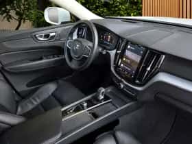 Volvo XC60 (2022) thumbnail 3