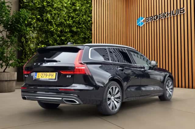 Volvo V60 (2020) thumbnail 2