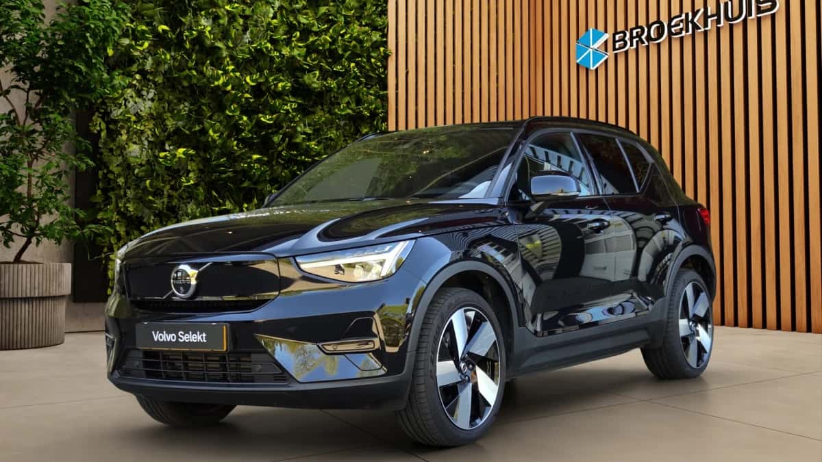 Volvo EX40 (2025) — foto 1