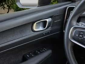 Volvo EX40 (2025) thumbnail 17