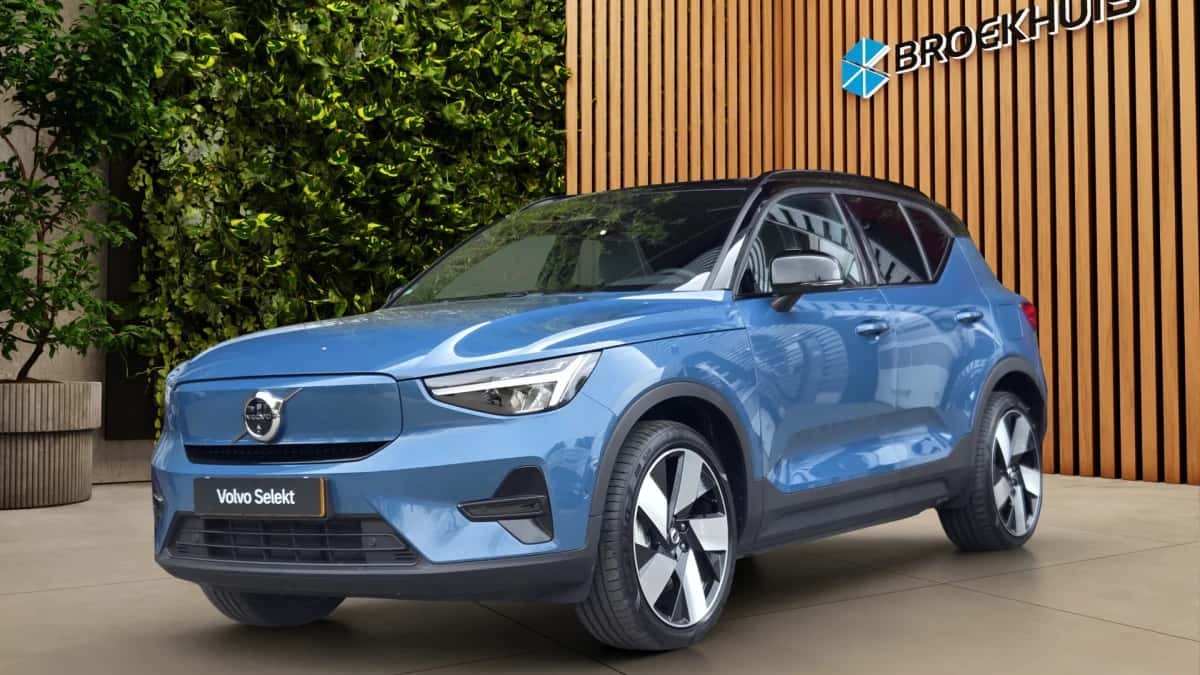 Volvo EX40 (2025) — foto 1
