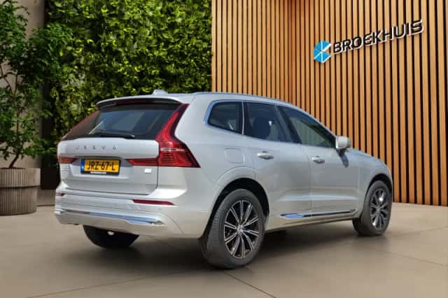 Volvo XC60 (2022) thumbnail 2
