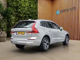 Volvo XC60 (2022) thumbnail 2
