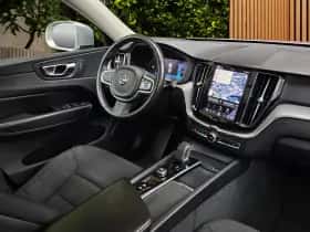 Volvo XC60 (2022) thumbnail 3