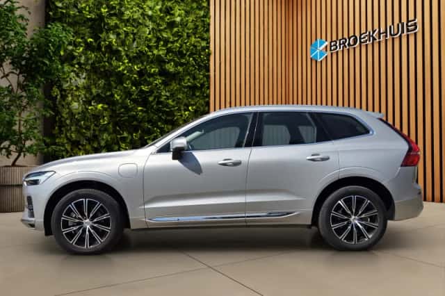 Volvo XC60 (2022) thumbnail 5