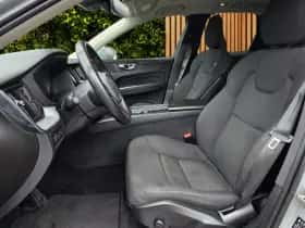 Volvo XC60 (2022) thumbnail 5