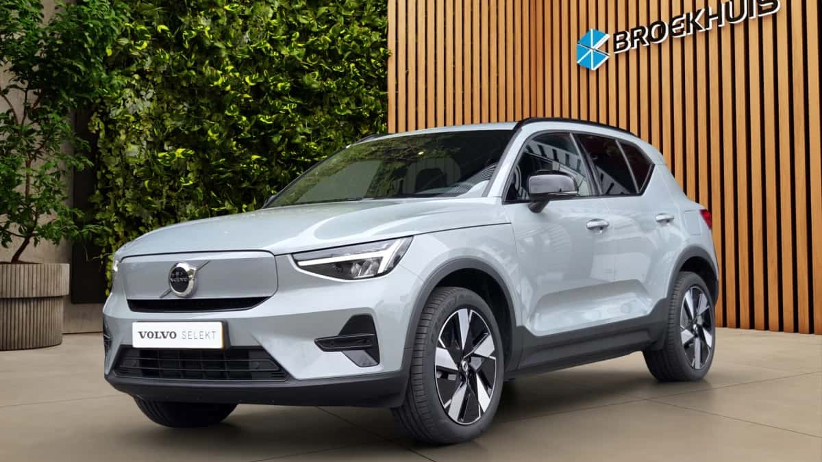 Volvo EX40 (2024) — foto 1