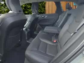 Volvo XC60 (2024) thumbnail 5