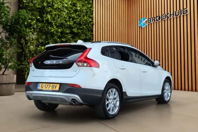 Volvo V40 (2019) thumbnail 2