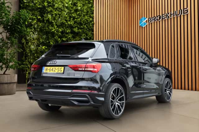 Audi Q3 (2019) thumbnail 2