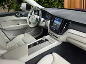 Volvo XC60 (2022) thumbnail 3