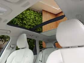 Volvo XC60 (2022) thumbnail 6