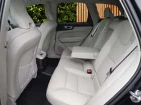 Volvo XC60 (2022) thumbnail 7