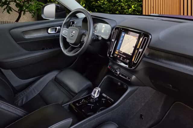 Volvo XC40 (2022) thumbnail 3