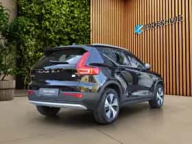 Volvo XC40 (2023) thumbnail 2