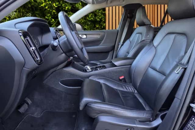 Volvo XC40 (2023) thumbnail 5