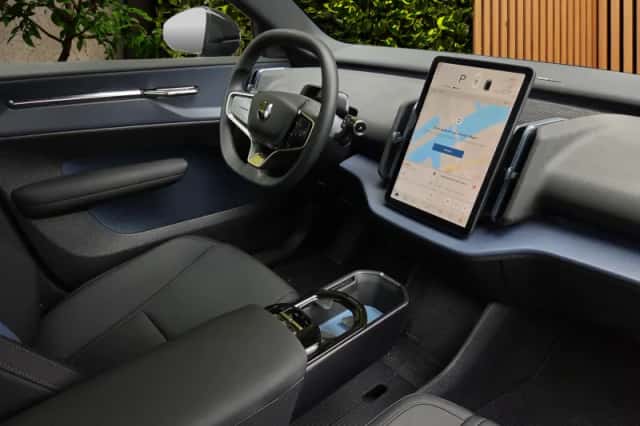 Volvo EX30 (2024) thumbnail 3