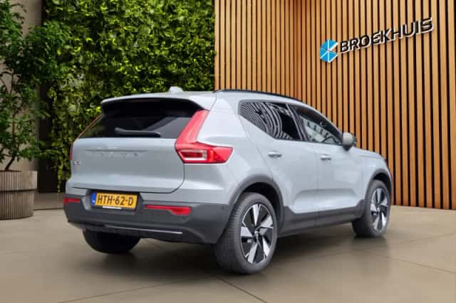 Volvo EX40 (2025) thumbnail 2
