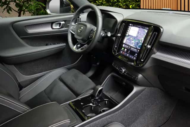 Volvo EX40 (2025) thumbnail 3