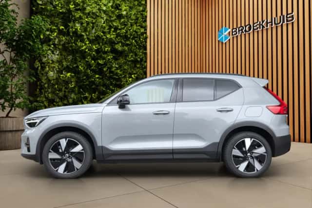 Volvo EX40 (2025) thumbnail 5